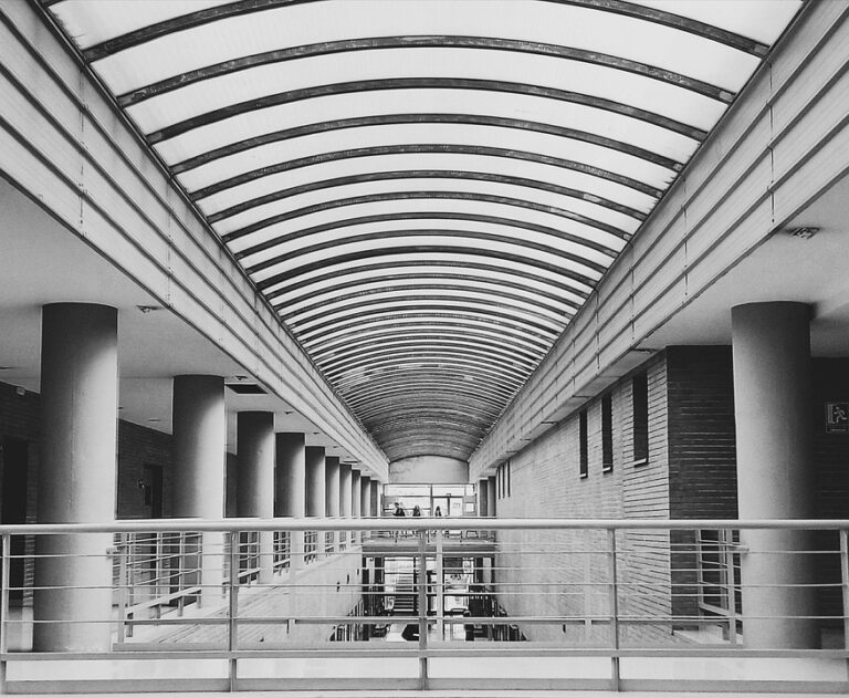 Dengan sejarah dan prestasinya yang gemilang, Universitas Udayana terus berupaya untuk menjadi salah satu perguruan tinggi terbaik di Indonesia dan dunia. Dengan semangat dan komitmen yang tinggi, universitas ini terus menghasilkan lulusan yang berkualitas dan mampu bersaing di tingkat global.